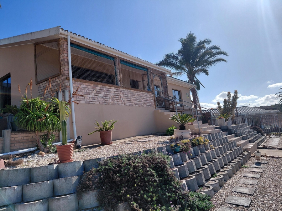 4 Bedroom Property for Sale in Heuwelkruin Eastern Cape